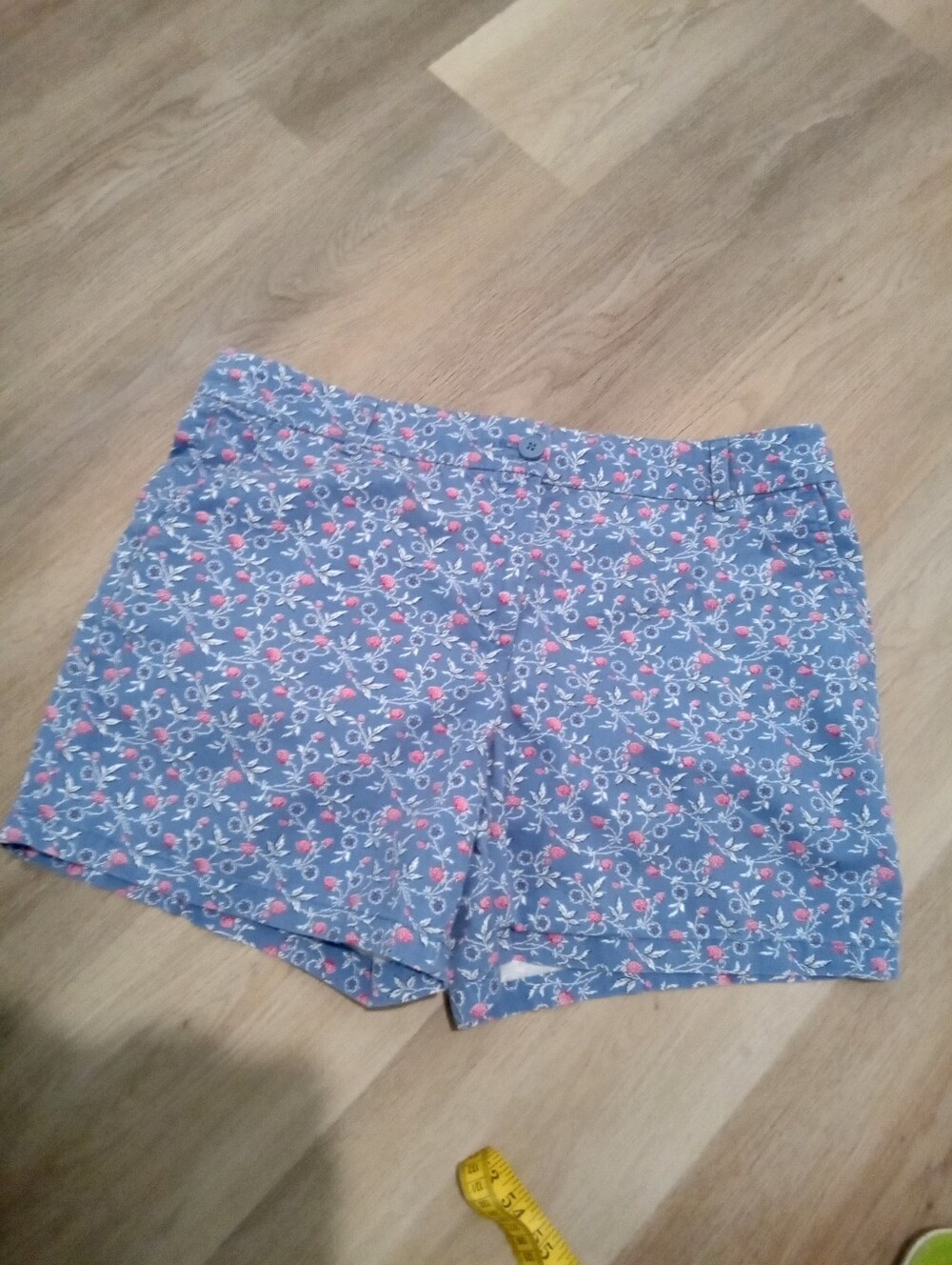 LOFT Outlet Plus Size 14  Blue w/strawberry & Rasberry Print 6" Inseam Shorts